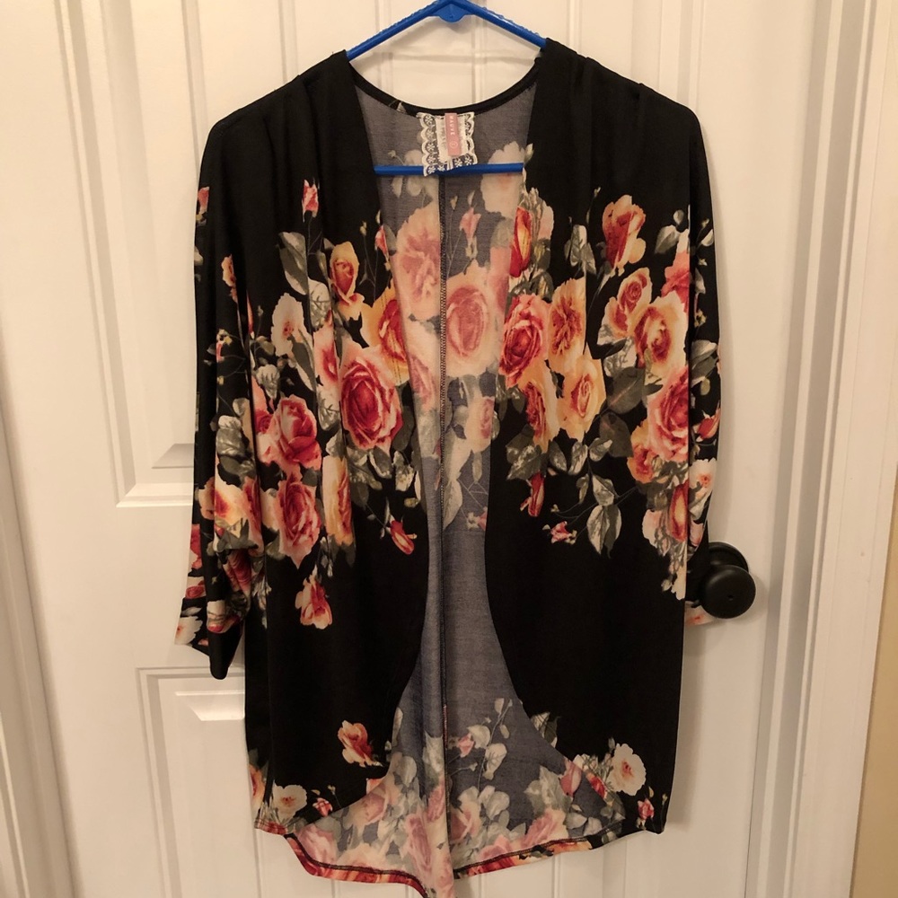 NWOT LARGE MAUVE FLORAL KIMONO